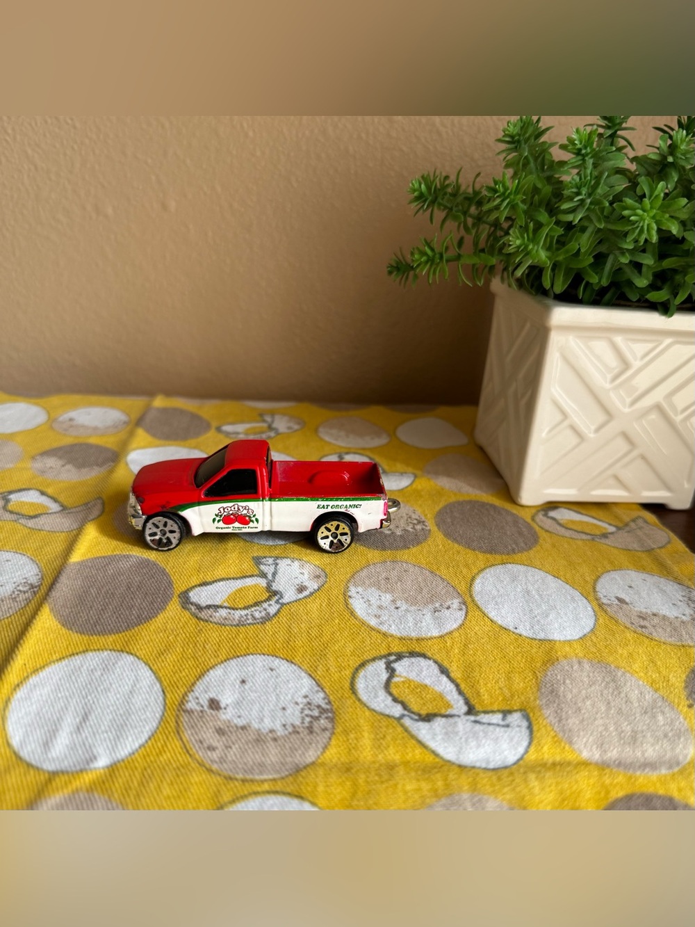 Tonka Ford 350 Maisto 2016 Jody’s Organic Tomato Farm truck toy figurine